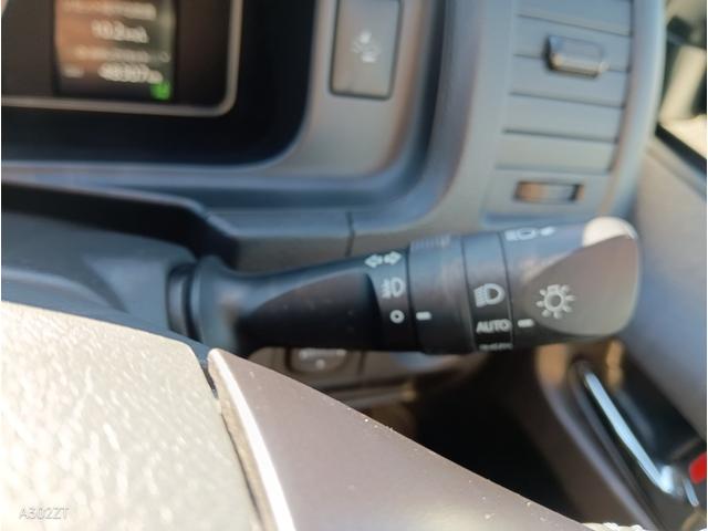 ハイエースバン スーパーＧＬ　ダークプライムＩＩ　トヨタセーフティーセンス　衝突軽減ブレーキ　車線逸脱警告　クリアランスソナー　バックカメラ　ＬＥＤライト　フォグ　ＡＣ１００Ｖ　禁煙車　アルミホイール　スペアキー　ハーフレザーシート　ターボ（22枚目）