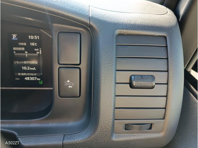 ハイエースバン スーパーＧＬ　ダークプライムＩＩ　トヨタセーフティーセンス　衝突軽減ブレーキ　車線逸脱警告　クリアランスソナー　バックカメラ　ＬＥＤライト　フォグ　ＡＣ１００Ｖ　禁煙車　アルミホイール　スペアキー　ハーフレザーシート　ターボ（24枚目）