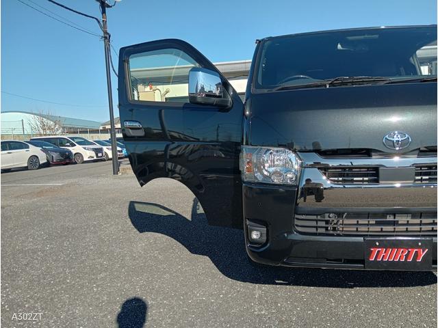 ハイエースバン スーパーＧＬ　ダークプライムＩＩ　トヨタセーフティーセンス　衝突軽減ブレーキ　車線逸脱警告　クリアランスソナー　バックカメラ　ＬＥＤライト　フォグ　ＡＣ１００Ｖ　禁煙車　アルミホイール　スペアキー　ハーフレザーシート　ターボ（68枚目）