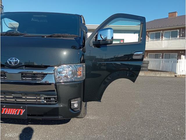 ハイエースバン スーパーＧＬ　ダークプライムＩＩ　トヨタセーフティーセンス　衝突軽減ブレーキ　車線逸脱警告　クリアランスソナー　バックカメラ　ＬＥＤライト　フォグ　ＡＣ１００Ｖ　禁煙車　アルミホイール　スペアキー　ハーフレザーシート　ターボ（69枚目）