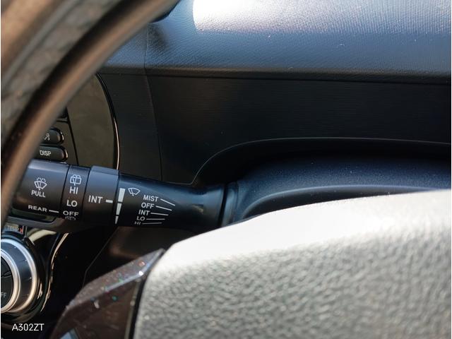 アクア Ｓスタイルブラック　トヨタセーフティーセンス　純正ナビ　Ｂカメラ　衝突軽減装置　車線逸脱警告　プッシュスタート　ＥＴＣ　スマートエントリー　フルセグＴＶ　ＴＲＤアルミ　オートライト　オートハイビーム　ダークブルーマイカ（22枚目）