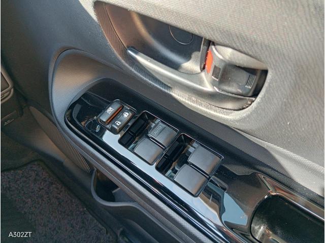 アクア Ｓスタイルブラック　トヨタセーフティーセンス　純正ナビ　Ｂカメラ　衝突軽減装置　車線逸脱警告　プッシュスタート　ＥＴＣ　スマートエントリー　フルセグＴＶ　ＴＲＤアルミ　オートライト　オートハイビーム　ダークブルーマイカ（24枚目）