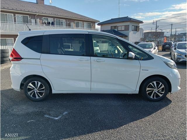 フリードハイブリッド ハイブリッド・ＥＸ　ホンダセンシング　９インチフローティングナビ　ＡＣＣ　後席モニター２個　両側パワースライド　ＬＥＤライト　シートヒーター　バックカメラ　フルセグＴＶ　プリクラッシュセーフティー　車線逸脱警告　６人乗（7枚目）