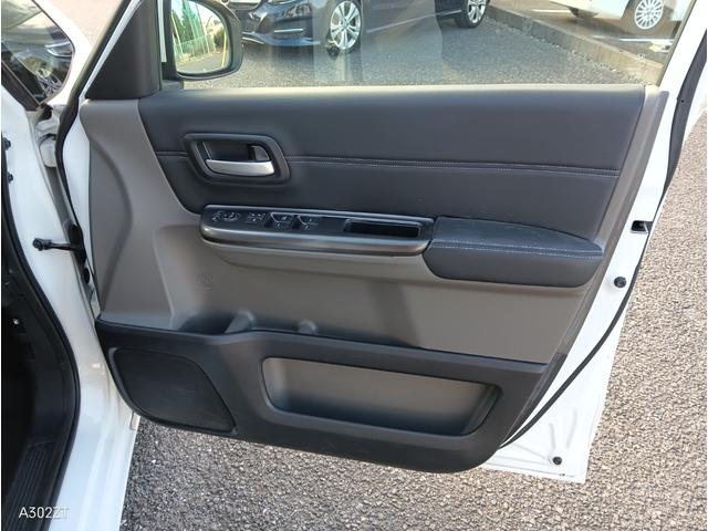 フリードハイブリッド ハイブリッド・ＥＸ　ホンダセンシング　９インチフローティングナビ　ＡＣＣ　後席モニター２個　両側パワースライド　ＬＥＤライト　シートヒーター　バックカメラ　フルセグＴＶ　プリクラッシュセーフティー　車線逸脱警告　６人乗（32枚目）