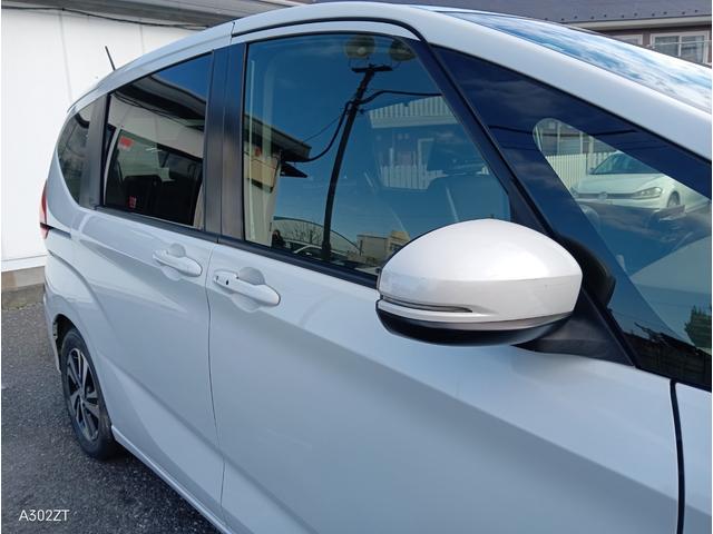 フリードハイブリッド ハイブリッド・ＥＸ　ホンダセンシング　９インチフローティングナビ　ＡＣＣ　後席モニター２個　両側パワースライド　ＬＥＤライト　シートヒーター　バックカメラ　フルセグＴＶ　プリクラッシュセーフティー　車線逸脱警告　６人乗（42枚目）