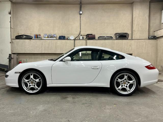 ９１１ ９１１カレラ４　Ｄ車右Ｈ　純正ＯＰ（スポーツクロノＰＫＧ／ＰＡＳＭ／Ｓ・４Ｓ専用１９インチＡＷ／アルカンターラＲ／シートＨ）　黒本革　デュアルツインテールパイプ　カロッツェリアナビ・ＴＶ・Ｂカメラ　取説保記録　Ｓキー（4枚目）