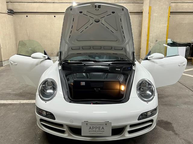 ９１１ ９１１カレラ４　Ｄ車右Ｈ　純正ＯＰ（スポーツクロノＰＫＧ／ＰＡＳＭ／Ｓ・４Ｓ専用１９インチＡＷ／アルカンターラＲ／シートＨ）　黒本革　デュアルツインテールパイプ　カロッツェリアナビ・ＴＶ・Ｂカメラ　取説保記録　Ｓキー（17枚目）