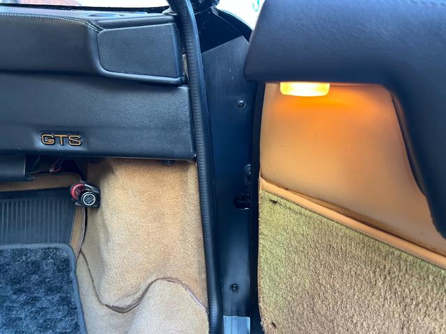 ３２８ ＧＴＳ　コーンズ正規Ｄ車　１９８９年最終モデル　後期ＡＢＳ付　走行３．２万Ｋ　ベージュ本革内装　テクノマグネシオ１７ＡＷ　カロッツェリアオーディオ　純正工具＆ルーフ収納カバー完備　事故修復歴無　日本語取説Ｓ鍵（25枚目）