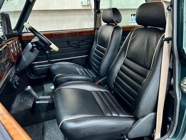 ＭＩＮＩ クーパー　ローバージャパン正規Ｄ車　運転席エアバック　右Ｈ４ＡＴ　専用ダブルピンストライプ／ホワイトルーフ＆ミラー／２灯Ｆフォグ／１２ＡＷ／ウォールナットＷ／ベージュ×ブラック本革内装　純正オーディオ＆クーラー（10枚目）