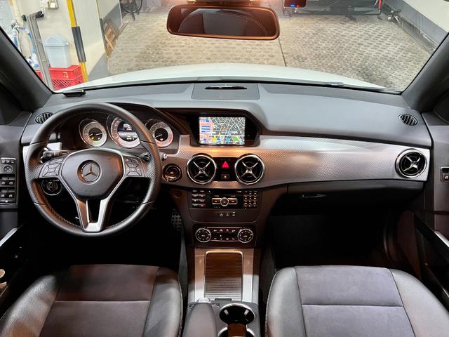 ＧＬＫクラス ＧＬＫ３５０　４マチック　後期最終左Ｈ　ＡＭＧスポーツＰＫＧ　ディストロニック＋　アルカンターラコンビＳ　ＡＭＧ１９ＡＷ　純正ナビ／ＴＶ（走行可）／３６０°カメラ／ＢＴ接続　ＬＥＤポジションランプ＆クロームガード　取説保Ｓキー（9枚目）