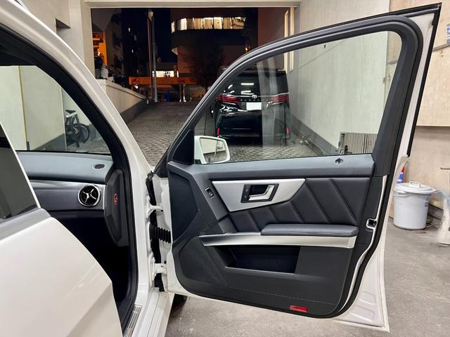 ＧＬＫクラス ＧＬＫ３５０　４マチック　後期最終左Ｈ　ＡＭＧスポーツＰＫＧ　ディストロニック＋　アルカンターラコンビＳ　ＡＭＧ１９ＡＷ　純正ナビ／ＴＶ（走行可）／３６０°カメラ／ＢＴ接続　ＬＥＤポジションランプ＆クロームガード　取説保Ｓキー（26枚目）