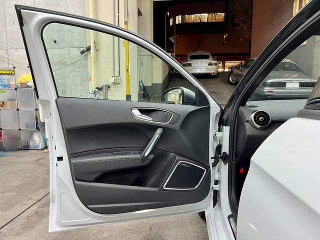 �C���X�g�D�������g�p�l���͍q��@�̗������`�[�t���G�A�R�����o���̓W�F�b�g�@�̃^�[�r����͂����f�U�C�����A���`�X�s���f�o�C�X�d�r�o�����I�T�C�h�~���[�̃f�U�C�����Â��Ă���E�C���J�[�ɘA�����d���ŊJ��