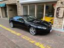 フォード傘下1993年発表のDB7が7000台超を記録!アストンマーティンというバッヂを付けたクルマとして異例の成功◎ブルーオーバル一員としてイメージのみならず収益貢献も意識して開発されたのがDB9!