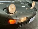 928独特のデザインは『トニー・ラピーヌ』というデザイナーが担当◎ポルシェ在籍前はゼネラルモーターズで活躍し『C2コルベット』デザインエンジニアも務めた!リア3面素ガラスでMIZWAステッカーも現存◎