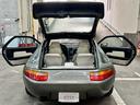 大きくガバッと開くトランクは大きな荷物の出し入れも容易で使い勝手良!リア『PORSCHEロゴ』はボディ同色仕上げ◎928は軽量構造に焦点が当てられドア/フロントフェンダー/ボンネットはアルミを採用!