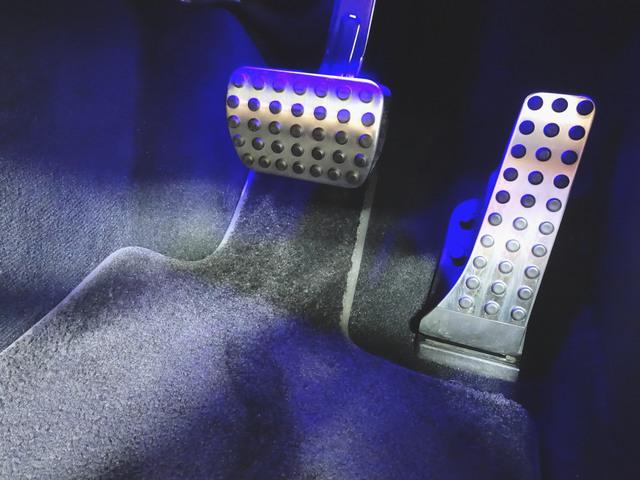 Cクラス C200 アバンギャルド AMGラインパッケージ ベーシックパッケージ レザーエクスクルーシブパッケージ 3列シート Bluetooth接続 ETC LEDヘッドライト TV アイドリングストップ クルーズコントロール コネクテッド機能 サイドカメラ(9枚目)