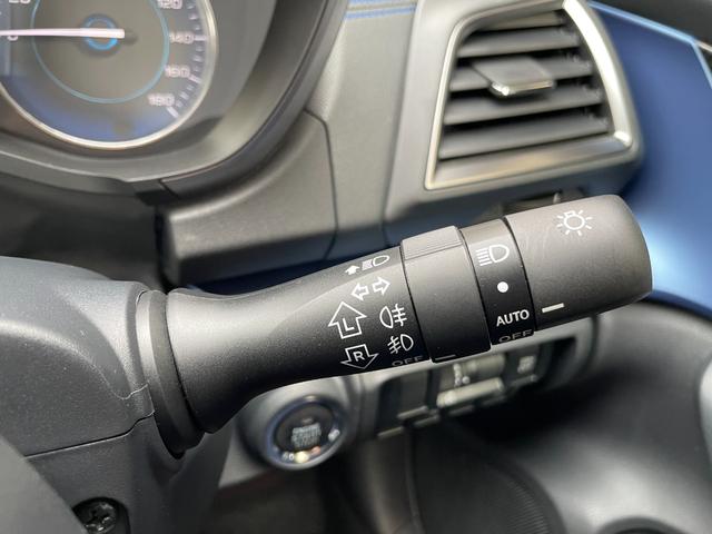 ＸＶ アドバンス　ワンオーナー　後期モデル　ブルーレザー　シートヒーター　パナソニック８インチビルトインナビ　バックカメラ　サイドカメラ　ＥＴＣ２．０　ドライブレコーダー　ブラインドスポット　ＡＶＨ　１８インチＡＷ（13枚目）