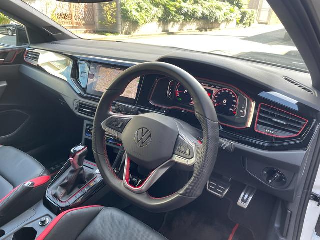 ポロＧＴＩ エディション２５　ワンオーナー　純正ナビ　バックカメラ　ＥＴＣ　ドライブレコーダー　ブラインドスポットモニター　アダプティブクルーズコントロール　２５周年記念モデル　専用レザーシート　シートヒーター　１８インチＡＷ（6枚目）