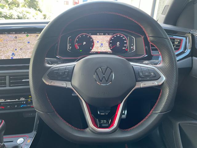 ポロＧＴＩ エディション２５　ワンオーナー　純正ナビ　バックカメラ　ＥＴＣ　ドライブレコーダー　ブラインドスポットモニター　アダプティブクルーズコントロール　２５周年記念モデル　専用レザーシート　シートヒーター　１８インチＡＷ（8枚目）