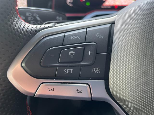 ポロＧＴＩ エディション２５　ワンオーナー　純正ナビ　バックカメラ　ＥＴＣ　ドライブレコーダー　ブラインドスポットモニター　アダプティブクルーズコントロール　２５周年記念モデル　専用レザーシート　シートヒーター　１８インチＡＷ（9枚目）