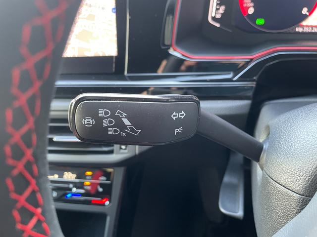 ポロＧＴＩ エディション２５　ワンオーナー　純正ナビ　バックカメラ　ＥＴＣ　ドライブレコーダー　ブラインドスポットモニター　アダプティブクルーズコントロール　２５周年記念モデル　専用レザーシート　シートヒーター　１８インチＡＷ（12枚目）