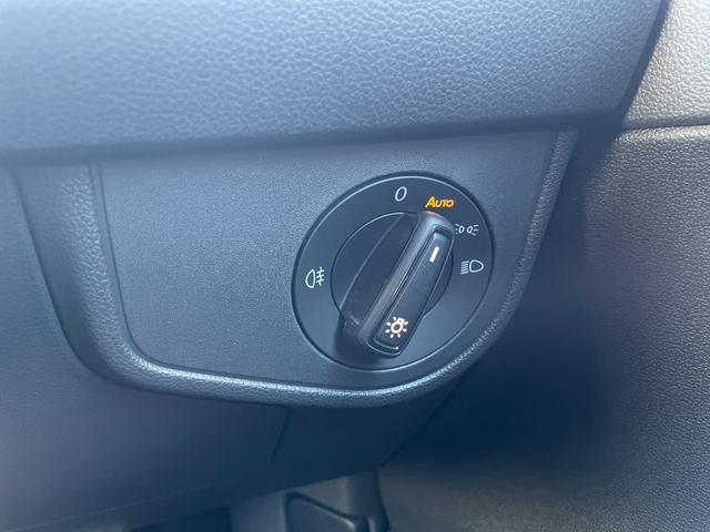 ポロＧＴＩ エディション２５　ワンオーナー　純正ナビ　バックカメラ　ＥＴＣ　ドライブレコーダー　ブラインドスポットモニター　アダプティブクルーズコントロール　２５周年記念モデル　専用レザーシート　シートヒーター　１８インチＡＷ（14枚目）