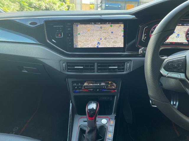 ポロＧＴＩ エディション２５　ワンオーナー　純正ナビ　バックカメラ　ＥＴＣ　ドライブレコーダー　ブラインドスポットモニター　アダプティブクルーズコントロール　２５周年記念モデル　専用レザーシート　シートヒーター　１８インチＡＷ（15枚目）