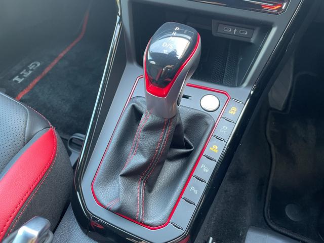 ポロＧＴＩ エディション２５　ワンオーナー　純正ナビ　バックカメラ　ＥＴＣ　ドライブレコーダー　ブラインドスポットモニター　アダプティブクルーズコントロール　２５周年記念モデル　専用レザーシート　シートヒーター　１８インチＡＷ（20枚目）