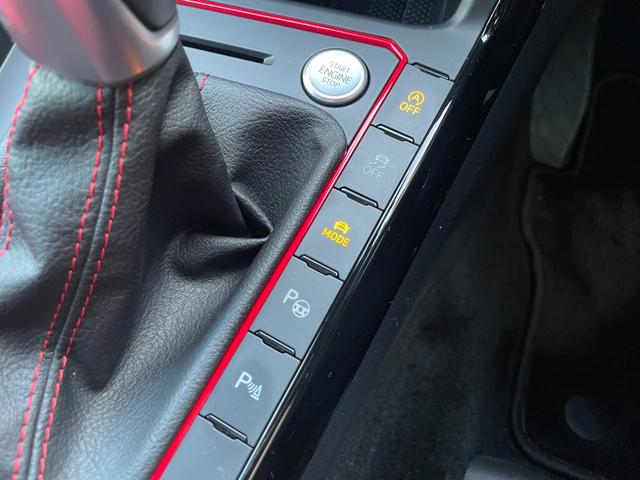 ポロＧＴＩ エディション２５　ワンオーナー　純正ナビ　バックカメラ　ＥＴＣ　ドライブレコーダー　ブラインドスポットモニター　アダプティブクルーズコントロール　２５周年記念モデル　専用レザーシート　シートヒーター　１８インチＡＷ（21枚目）
