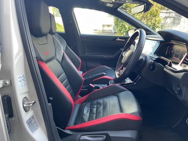 ポロＧＴＩ エディション２５　ワンオーナー　純正ナビ　バックカメラ　ＥＴＣ　ドライブレコーダー　ブラインドスポットモニター　アダプティブクルーズコントロール　２５周年記念モデル　専用レザーシート　シートヒーター　１８インチＡＷ（24枚目）