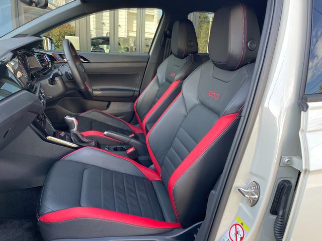 ポロＧＴＩ エディション２５　ワンオーナー　純正ナビ　バックカメラ　ＥＴＣ　ドライブレコーダー　ブラインドスポットモニター　アダプティブクルーズコントロール　２５周年記念モデル　専用レザーシート　シートヒーター　１８インチＡＷ（25枚目）