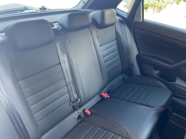 ポロＧＴＩ エディション２５　ワンオーナー　純正ナビ　バックカメラ　ＥＴＣ　ドライブレコーダー　ブラインドスポットモニター　アダプティブクルーズコントロール　２５周年記念モデル　専用レザーシート　シートヒーター　１８インチＡＷ（33枚目）