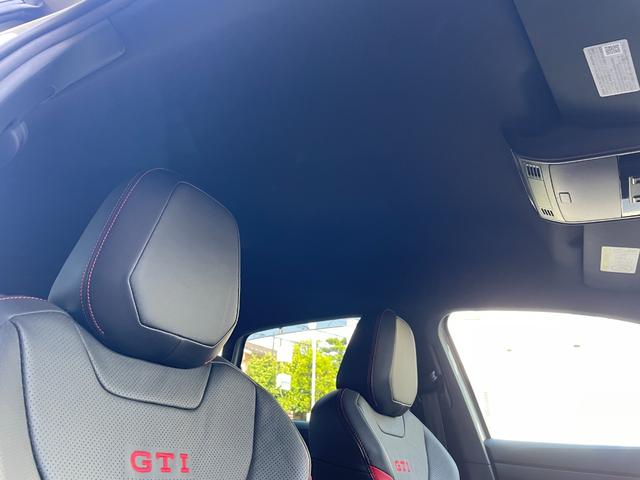 ポロＧＴＩ エディション２５　ワンオーナー　純正ナビ　バックカメラ　ＥＴＣ　ドライブレコーダー　ブラインドスポットモニター　アダプティブクルーズコントロール　２５周年記念モデル　専用レザーシート　シートヒーター　１８インチＡＷ（40枚目）