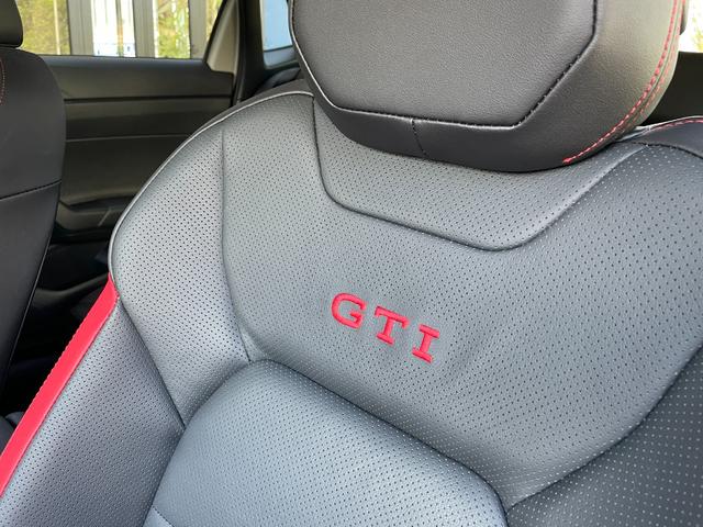 ポロＧＴＩ エディション２５　ワンオーナー　純正ナビ　バックカメラ　ＥＴＣ　ドライブレコーダー　ブラインドスポットモニター　アダプティブクルーズコントロール　２５周年記念モデル　専用レザーシート　シートヒーター　１８インチＡＷ（78枚目）