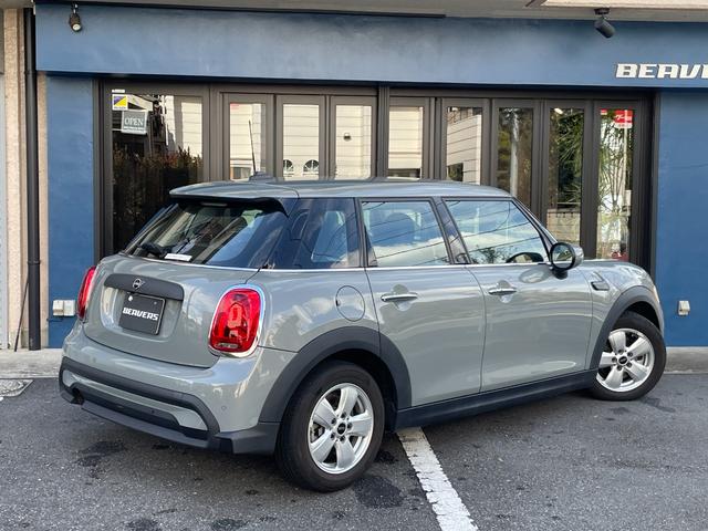 ＭＩＮＩ ワン　クラシック・トリム　ワンオーナー　デジタルメーター　純正タッチパネルナビ　バックカメラ　ＥＴＣ　クルーズコントロール　ハーフレザーシート　１５インチＡＷ　コンフォートアクセス　ＬＥＤヘッドライト（2枚目）
