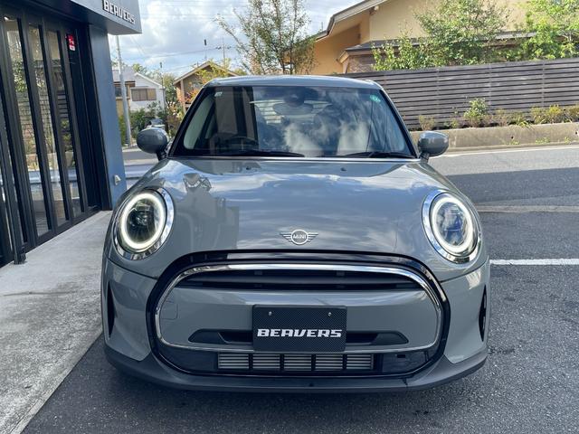 ＭＩＮＩ ワン　クラシック・トリム　ワンオーナー　デジタルメーター　純正タッチパネルナビ　バックカメラ　ＥＴＣ　クルーズコントロール　ハーフレザーシート　１５インチＡＷ　コンフォートアクセス　ＬＥＤヘッドライト（3枚目）