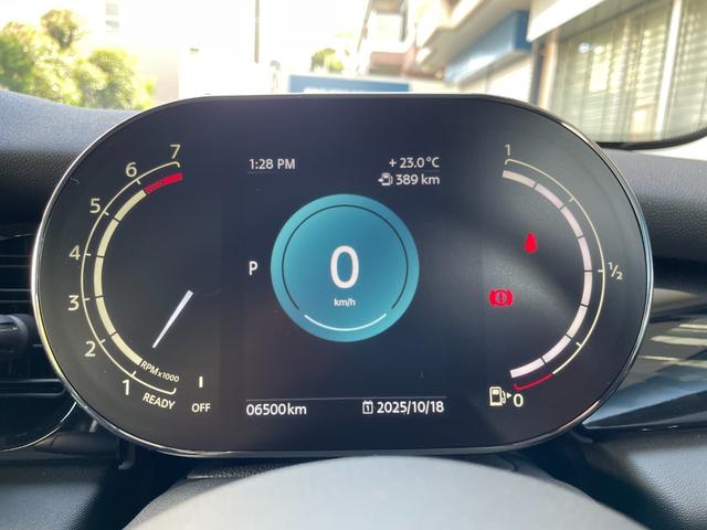 ＭＩＮＩ ワン　クラシック・トリム　ワンオーナー　デジタルメーター　純正タッチパネルナビ　バックカメラ　ＥＴＣ　クルーズコントロール　ハーフレザーシート　１５インチＡＷ　コンフォートアクセス　ＬＥＤヘッドライト（7枚目）