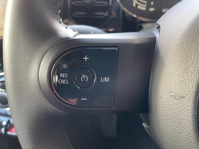 ＭＩＮＩ ワン　クラシック・トリム　ワンオーナー　デジタルメーター　純正タッチパネルナビ　バックカメラ　ＥＴＣ　クルーズコントロール　ハーフレザーシート　１５インチＡＷ　コンフォートアクセス　ＬＥＤヘッドライト（9枚目）
