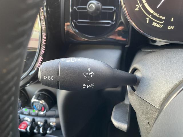 ＭＩＮＩ ワン　クラシック・トリム　ワンオーナー　デジタルメーター　純正タッチパネルナビ　バックカメラ　ＥＴＣ　クルーズコントロール　ハーフレザーシート　１５インチＡＷ　コンフォートアクセス　ＬＥＤヘッドライト（11枚目）