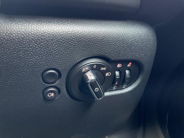 ＭＩＮＩ ワン　クラシック・トリム　ワンオーナー　デジタルメーター　純正タッチパネルナビ　バックカメラ　ＥＴＣ　クルーズコントロール　ハーフレザーシート　１５インチＡＷ　コンフォートアクセス　ＬＥＤヘッドライト（13枚目）