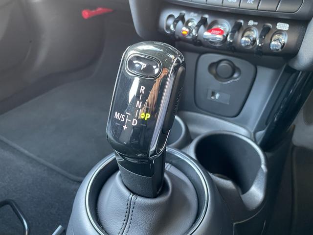 ＭＩＮＩ ワン　クラシック・トリム　ワンオーナー　デジタルメーター　純正タッチパネルナビ　バックカメラ　ＥＴＣ　クルーズコントロール　ハーフレザーシート　１５インチＡＷ　コンフォートアクセス　ＬＥＤヘッドライト（21枚目）