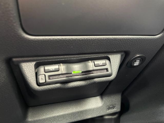 レヴォーグ STIスポーツシャープ ワンオーナー 500台限定車 STIエアロパッケージ STIルーフエンドスポイラー STIパフォーマンスマフラーLEDアクセサリーライナー CD/DVDデッキ ETC2.0 ドライブレコーダー(15枚目)