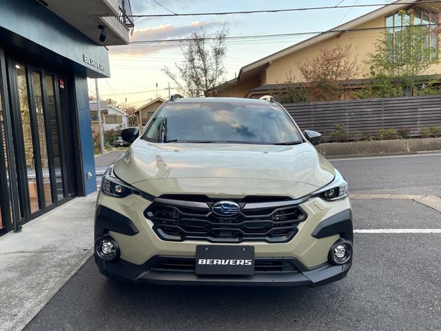 クロストレック リミテッド　登録済未使用車　ルーフレール　１１．６インチナビ　３６０°カメラ　純正フロアマット　シートヒーター　ステアリングヒーター　パワーシート　ブラインドスポットモニター　ＬＥＤヘッドライト　１８インチＡＷ（3枚目）