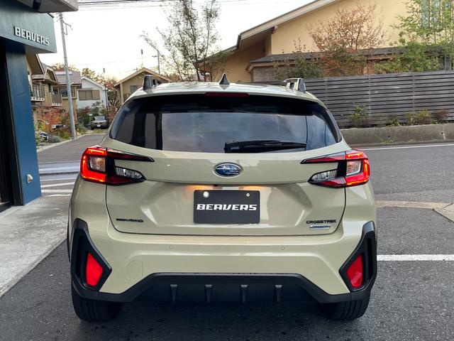 クロストレック リミテッド　登録済未使用車　ルーフレール　１１．６インチナビ　３６０°カメラ　純正フロアマット　シートヒーター　ステアリングヒーター　パワーシート　ブラインドスポットモニター　ＬＥＤヘッドライト　１８インチＡＷ（4枚目）