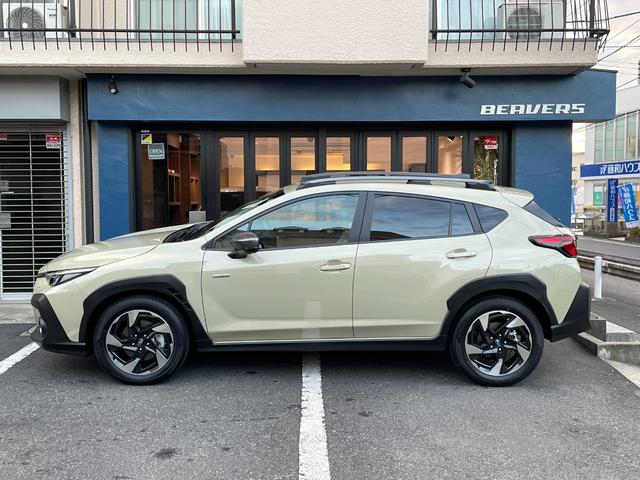 クロストレック リミテッド　登録済未使用車　ルーフレール　１１．６インチナビ　３６０°カメラ　純正フロアマット　シートヒーター　ステアリングヒーター　パワーシート　ブラインドスポットモニター　ＬＥＤヘッドライト　１８インチＡＷ（5枚目）