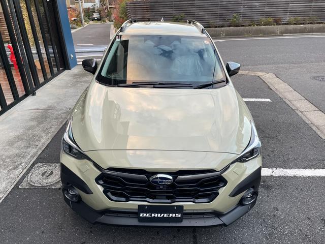 クロストレック リミテッド　登録済未使用車　ルーフレール　１１．６インチナビ　３６０°カメラ　純正フロアマット　シートヒーター　ステアリングヒーター　パワーシート　ブラインドスポットモニター　ＬＥＤヘッドライト　１８インチＡＷ（6枚目）