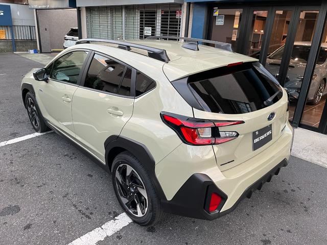 クロストレック リミテッド　登録済未使用車　ルーフレール　１１．６インチナビ　３６０°カメラ　純正フロアマット　シートヒーター　ステアリングヒーター　パワーシート　ブラインドスポットモニター　ＬＥＤヘッドライト　１８インチＡＷ（8枚目）