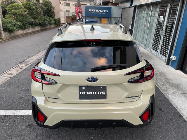 クロストレック リミテッド　登録済未使用車　ルーフレール　１１．６インチナビ　３６０°カメラ　純正フロアマット　シートヒーター　ステアリングヒーター　パワーシート　ブラインドスポットモニター　ＬＥＤヘッドライト　１８インチＡＷ（10枚目）