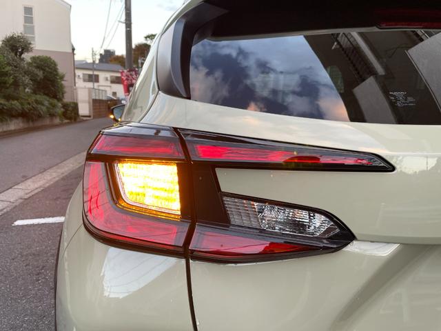 クロストレック リミテッド　登録済未使用車　ルーフレール　１１．６インチナビ　３６０°カメラ　純正フロアマット　シートヒーター　ステアリングヒーター　パワーシート　ブラインドスポットモニター　ＬＥＤヘッドライト　１８インチＡＷ（16枚目）