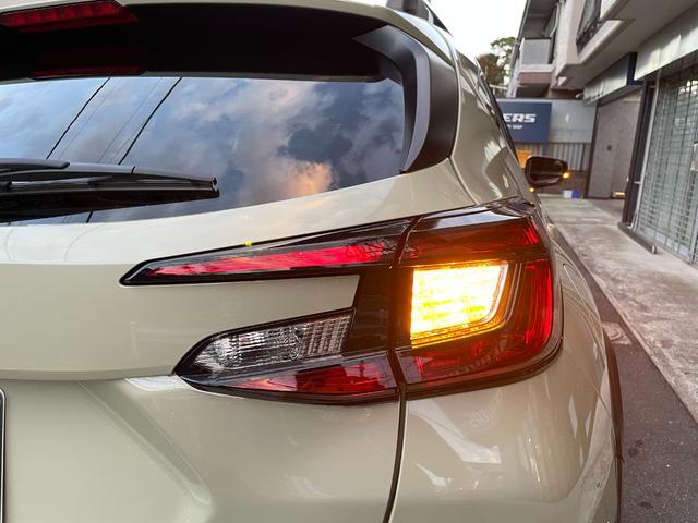 クロストレック リミテッド　登録済未使用車　ルーフレール　１１．６インチナビ　３６０°カメラ　純正フロアマット　シートヒーター　ステアリングヒーター　パワーシート　ブラインドスポットモニター　ＬＥＤヘッドライト　１８インチＡＷ（17枚目）